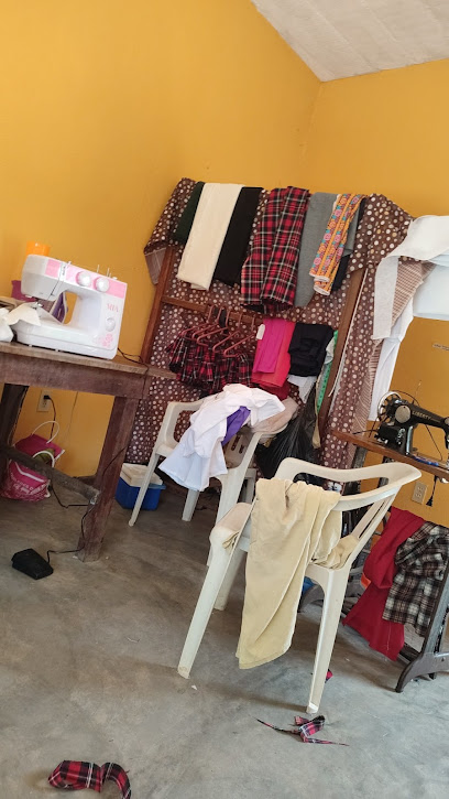 Renta de Trajes Lupita en San Miguel Tlacamama