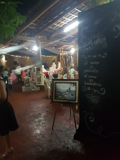 Renta y Venta de Trajes Michel. en Zihuatanejo